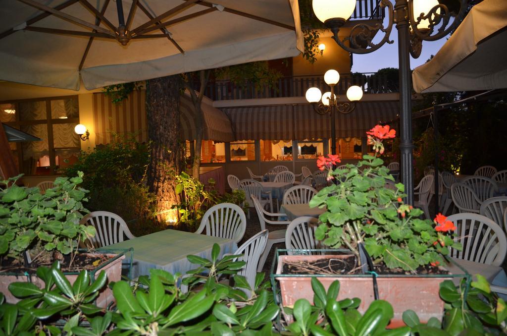 Hotel Monique Cervia Kültér fotó