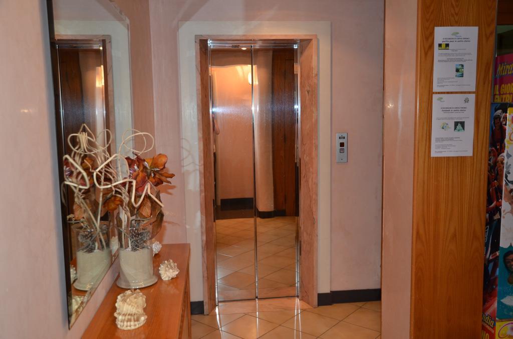 Hotel Monique Cervia Kültér fotó