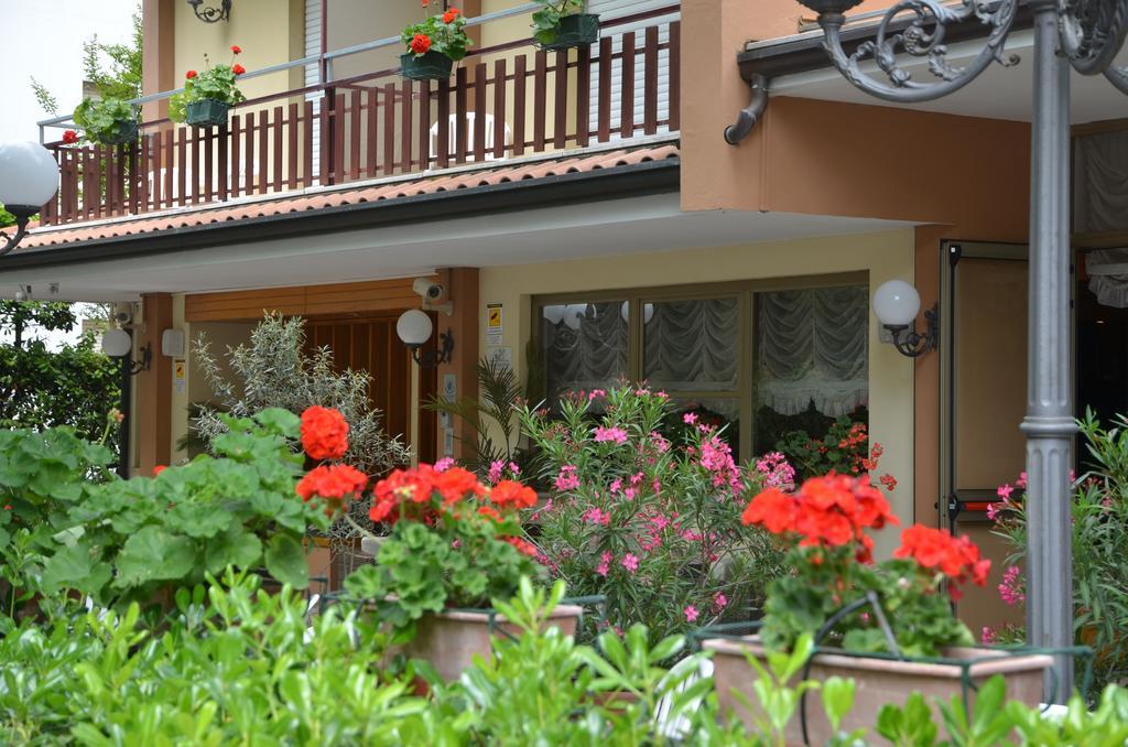 Hotel Monique Cervia Kültér fotó