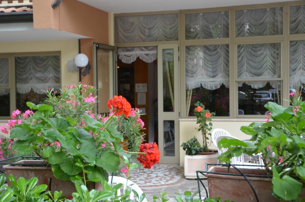 Hotel Monique Cervia Kültér fotó