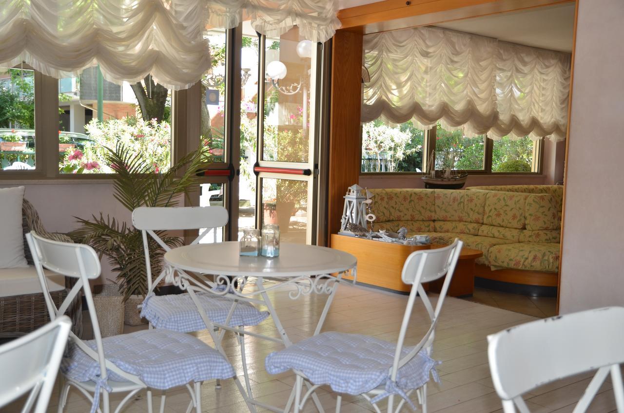 Hotel Monique Cervia Kültér fotó