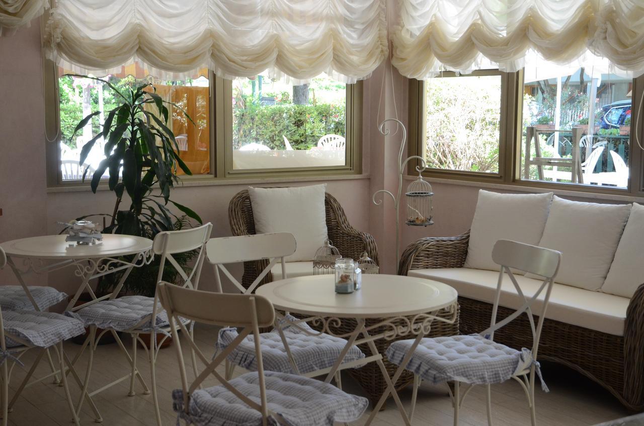Hotel Monique Cervia Kültér fotó